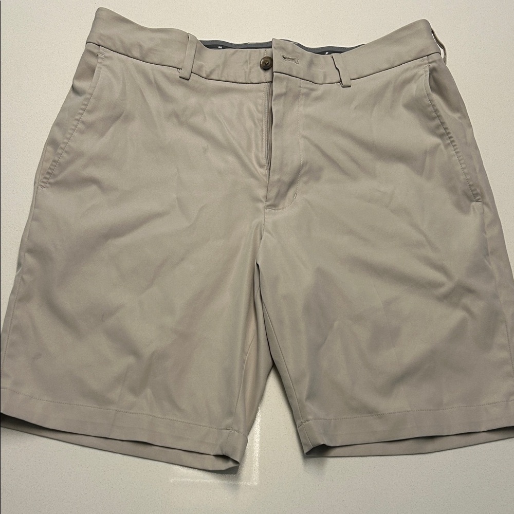 Walter Hagen Beige Flat Front Shorts 11 in